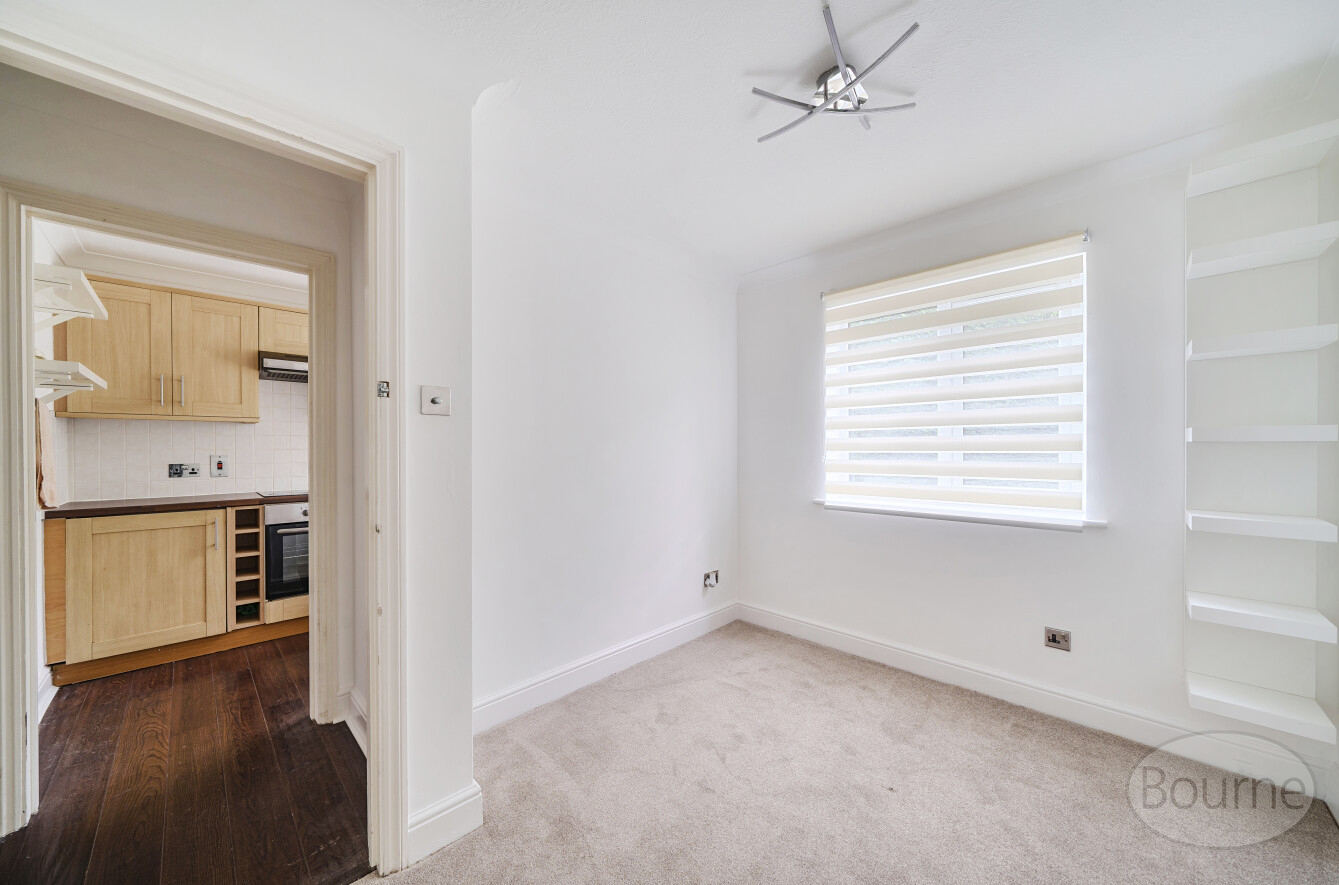 Farm Road, Esher, Surrey, KT10, photo 5