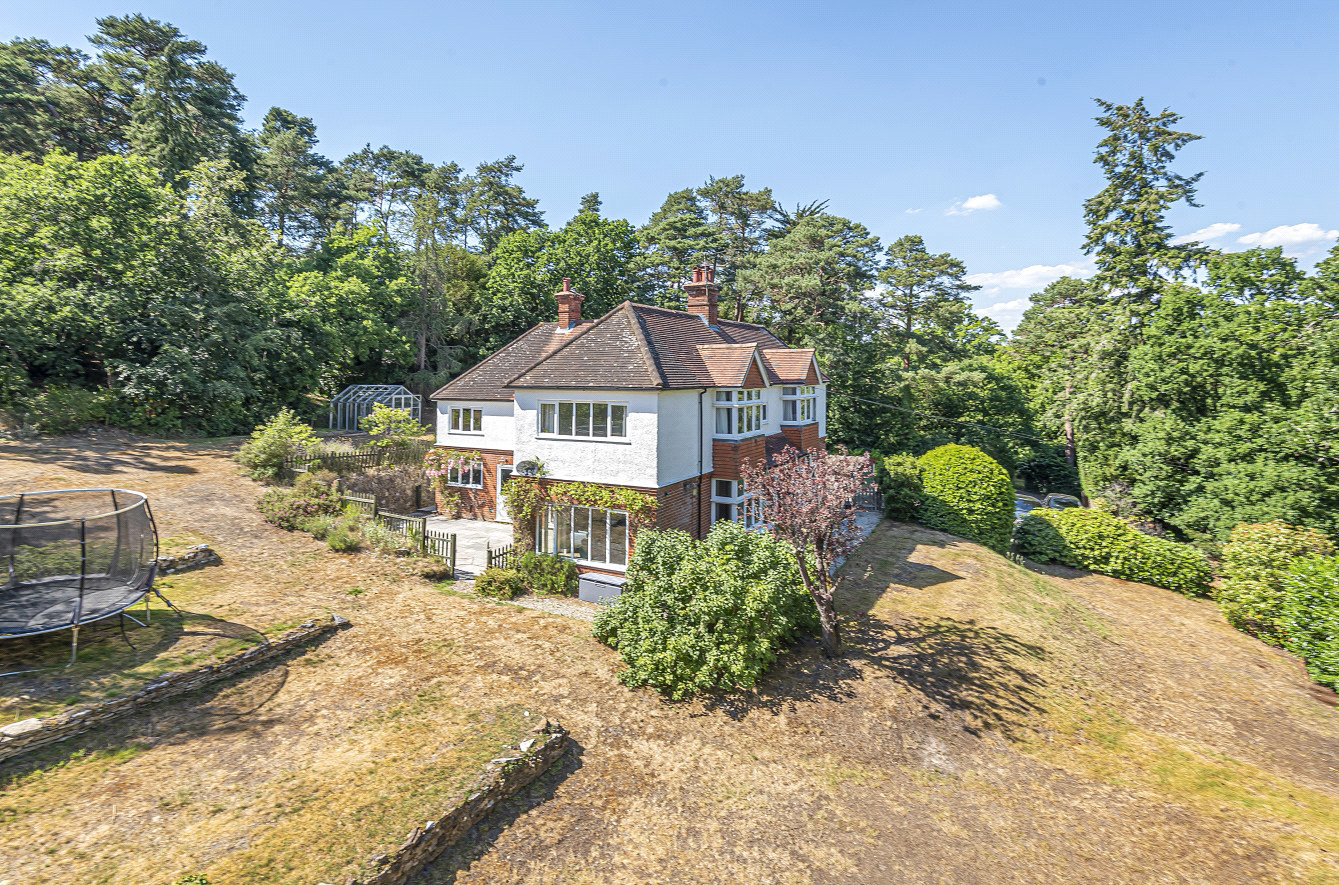 Frensham Road, Lower Bourne, Farnham, Surrey, GU10
