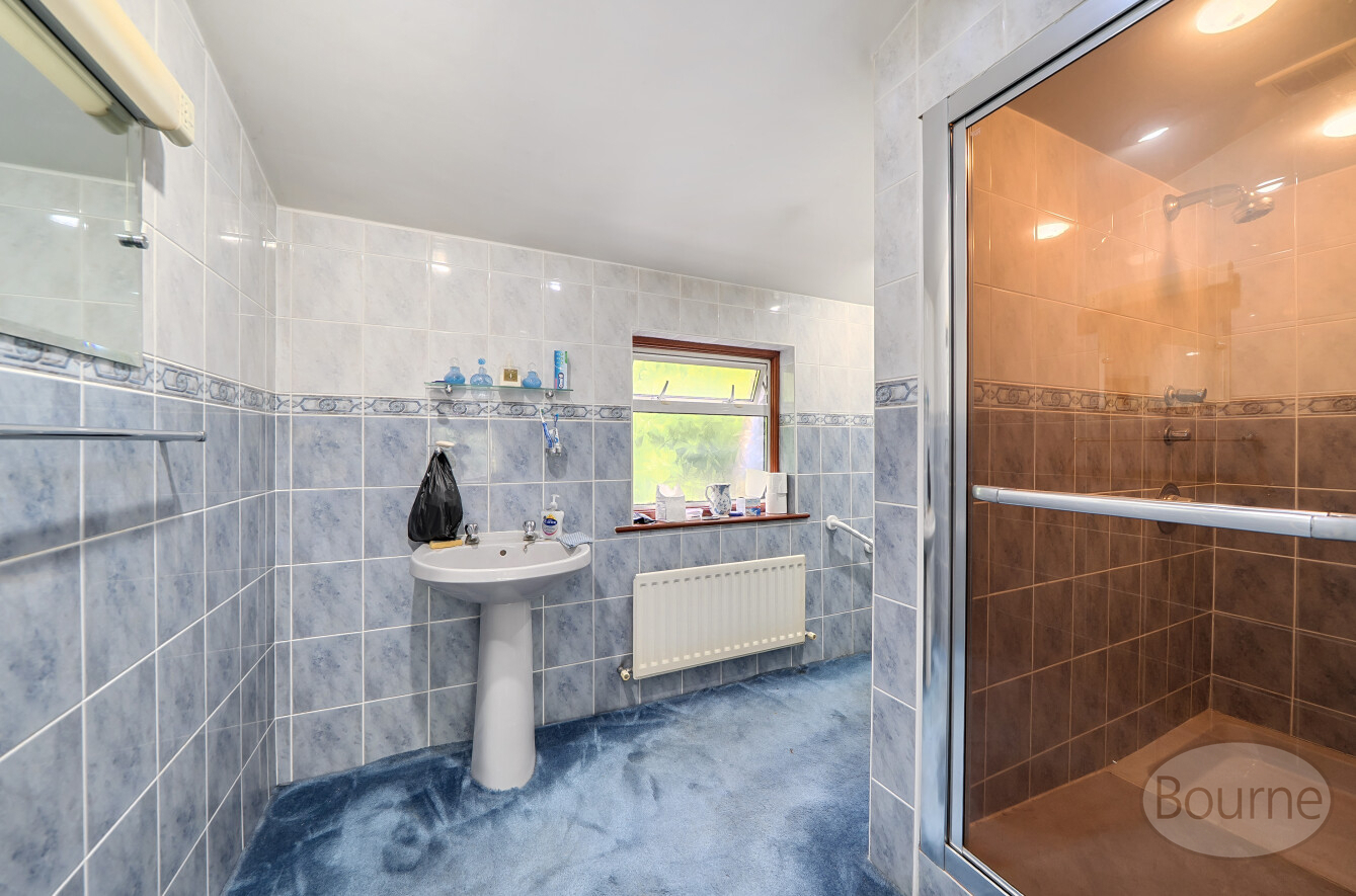 Camp End Road, St. Georges Hill, Weybridge, Surrey, KT13, photo 7