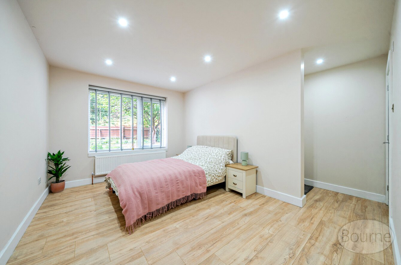 Lower Guildford Road, Knaphill, Woking, Surrey, GU21, photo 10