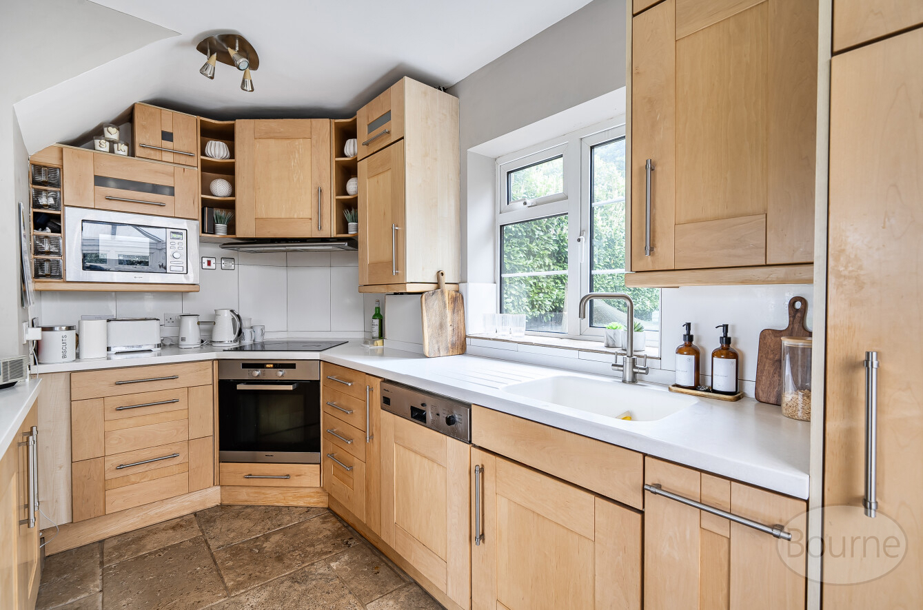 Bankside Drive, Thames Ditton, Surrey, KT7, photo 3