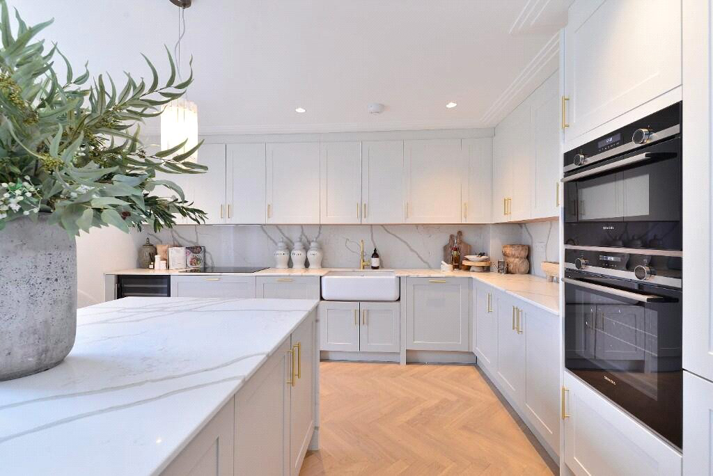 Medlands, Alfold Gardens, Alfold, Surrey, GU6, photo 2