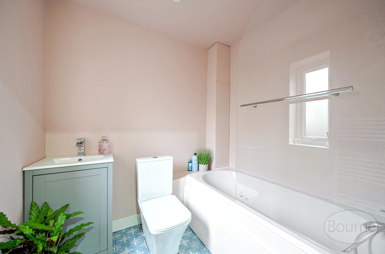 Lower Guildford Road, Knaphill, Woking, Surrey, GU21, photo 16