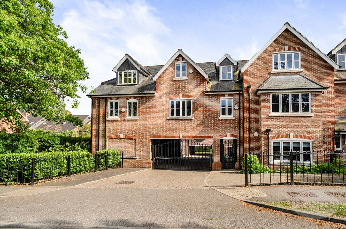 Crownwood Gate, Beavers Road, Farnham, Surrey, GU9