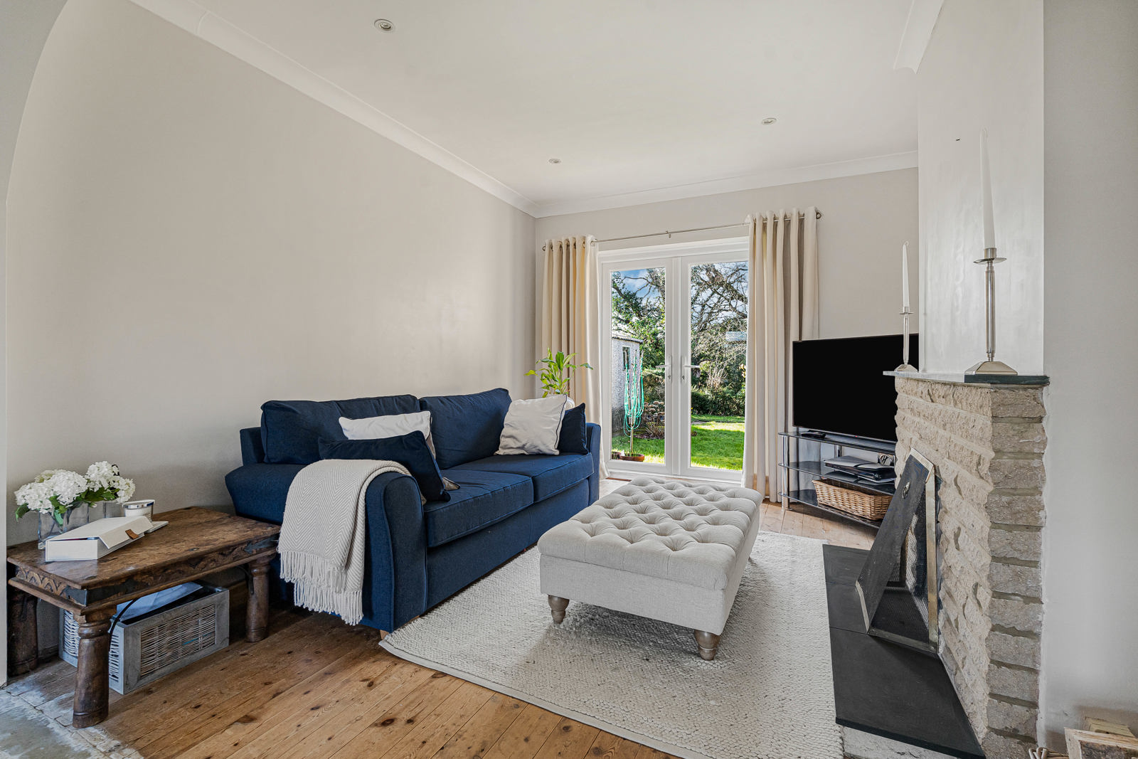 Thorn Road, Boundstone, Farnham, Surrey, GU10, photo 2
