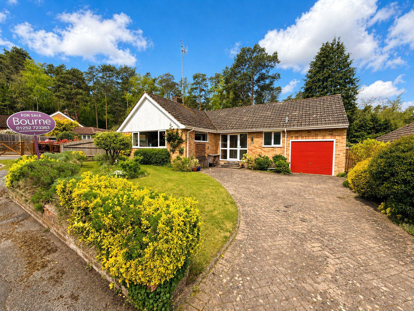 Vale Close, Lower Bourne, Farnham, Surrey, GU10