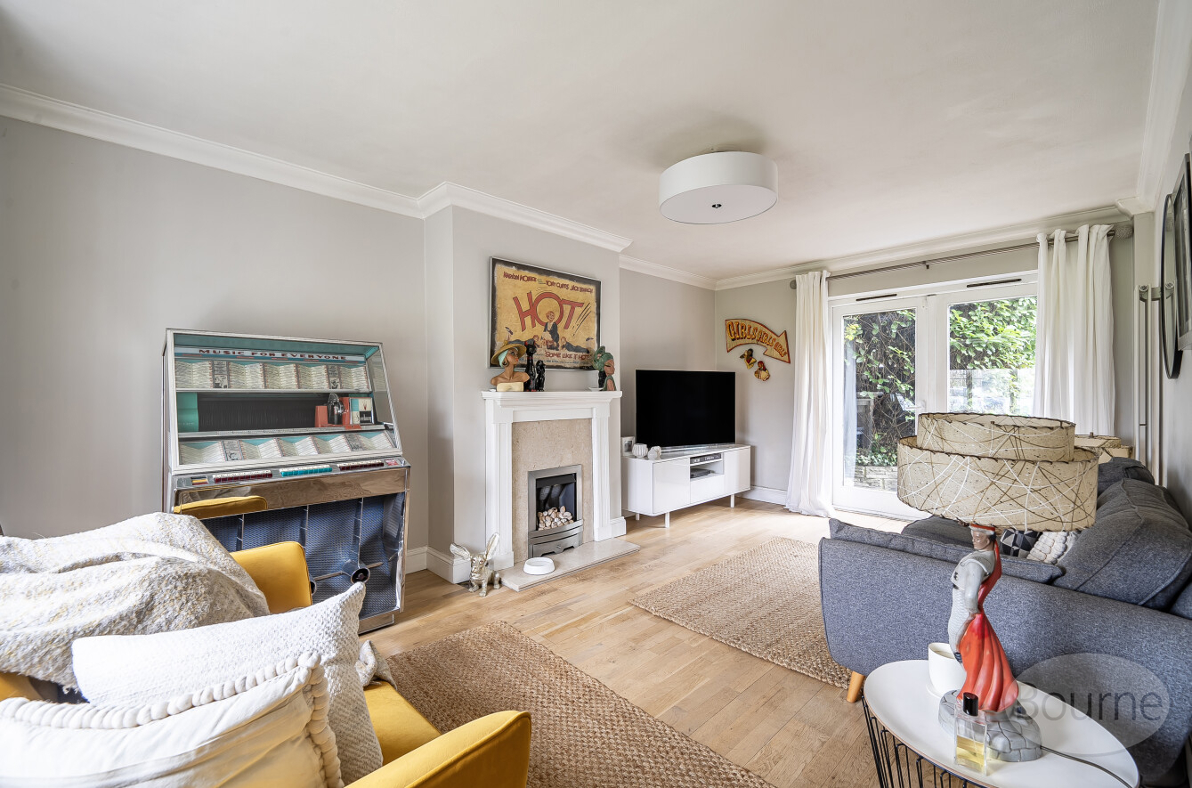 Bankside Drive, Thames Ditton, Surrey, KT7, photo 2