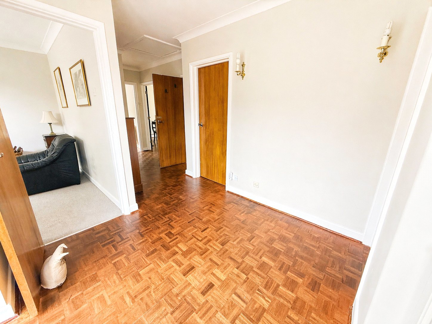 Vale Close, Lower Bourne, Farnham, Surrey, GU10, photo 4