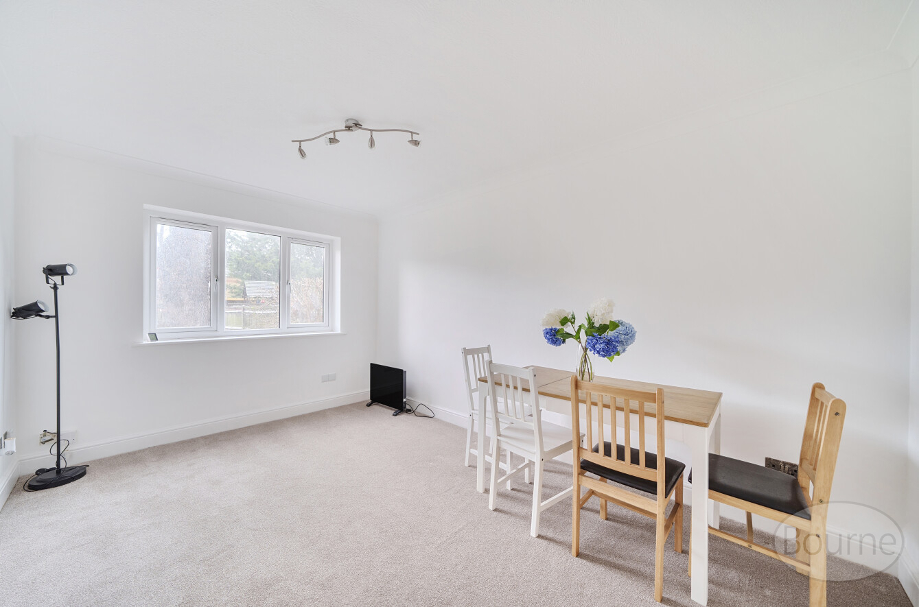 Farm Road, Esher, Surrey, KT10, photo 2