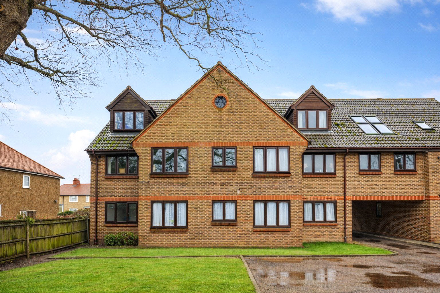 Farm Road, Esher, Surrey, KT10