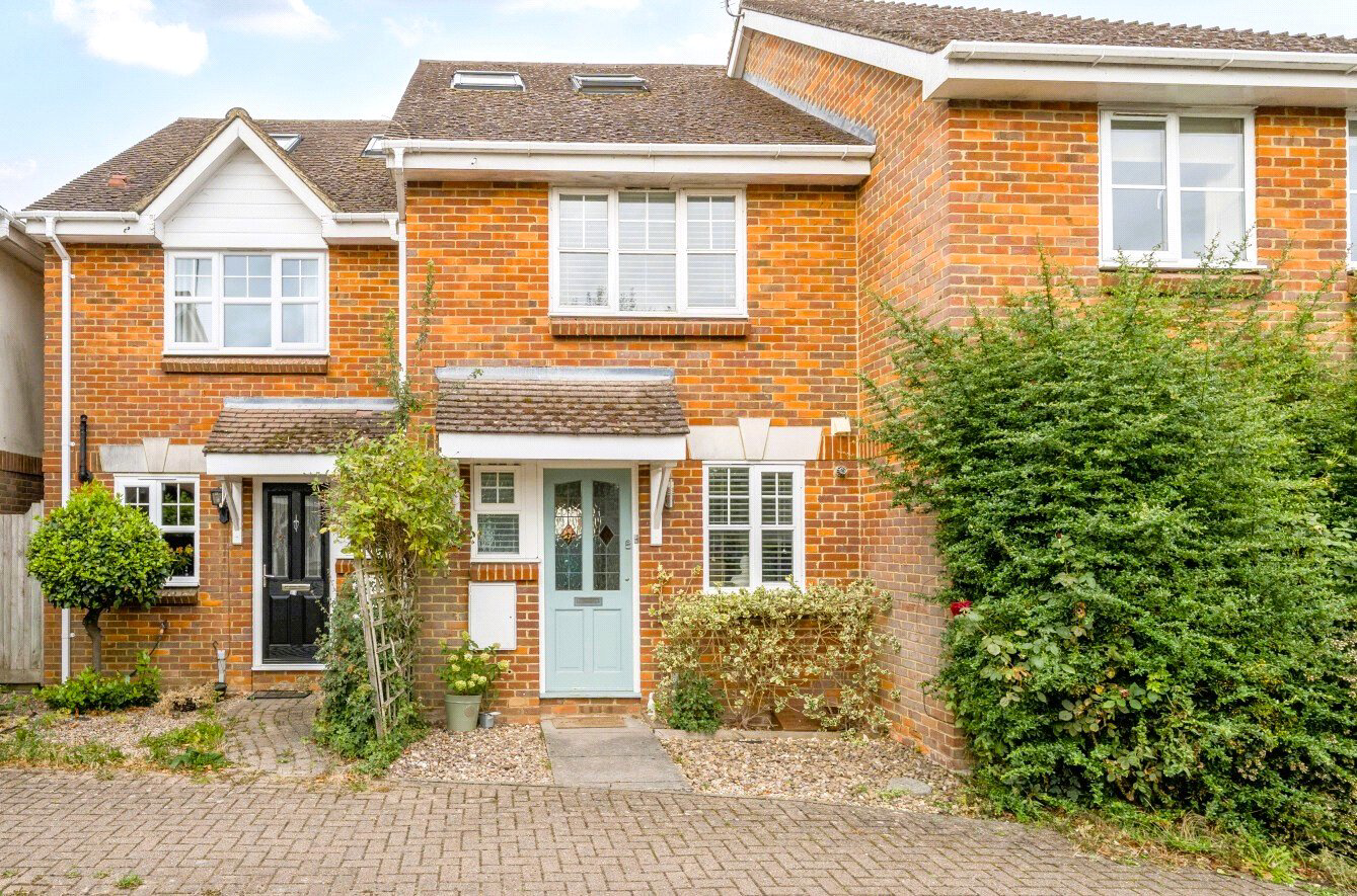 Crosby Way, Farnham, Surrey, GU9