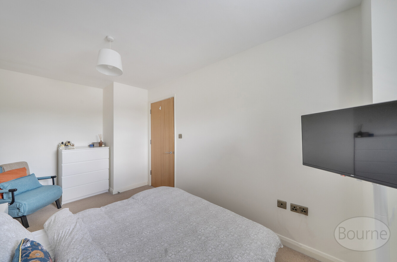 New Zealand Avenue, Walton-On-Thames, Surrey, KT12, photo 13