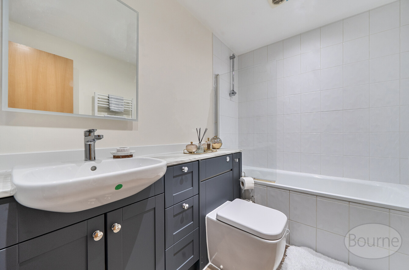 New Zealand Avenue, Walton-On-Thames, Surrey, KT12, photo 9