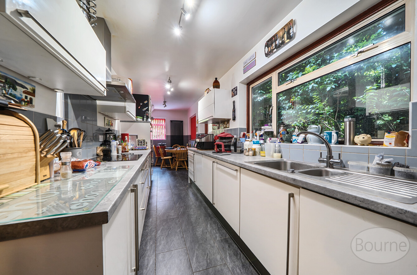 Camp End Road, St. Georges Hill, Weybridge, Surrey, KT13, photo 2