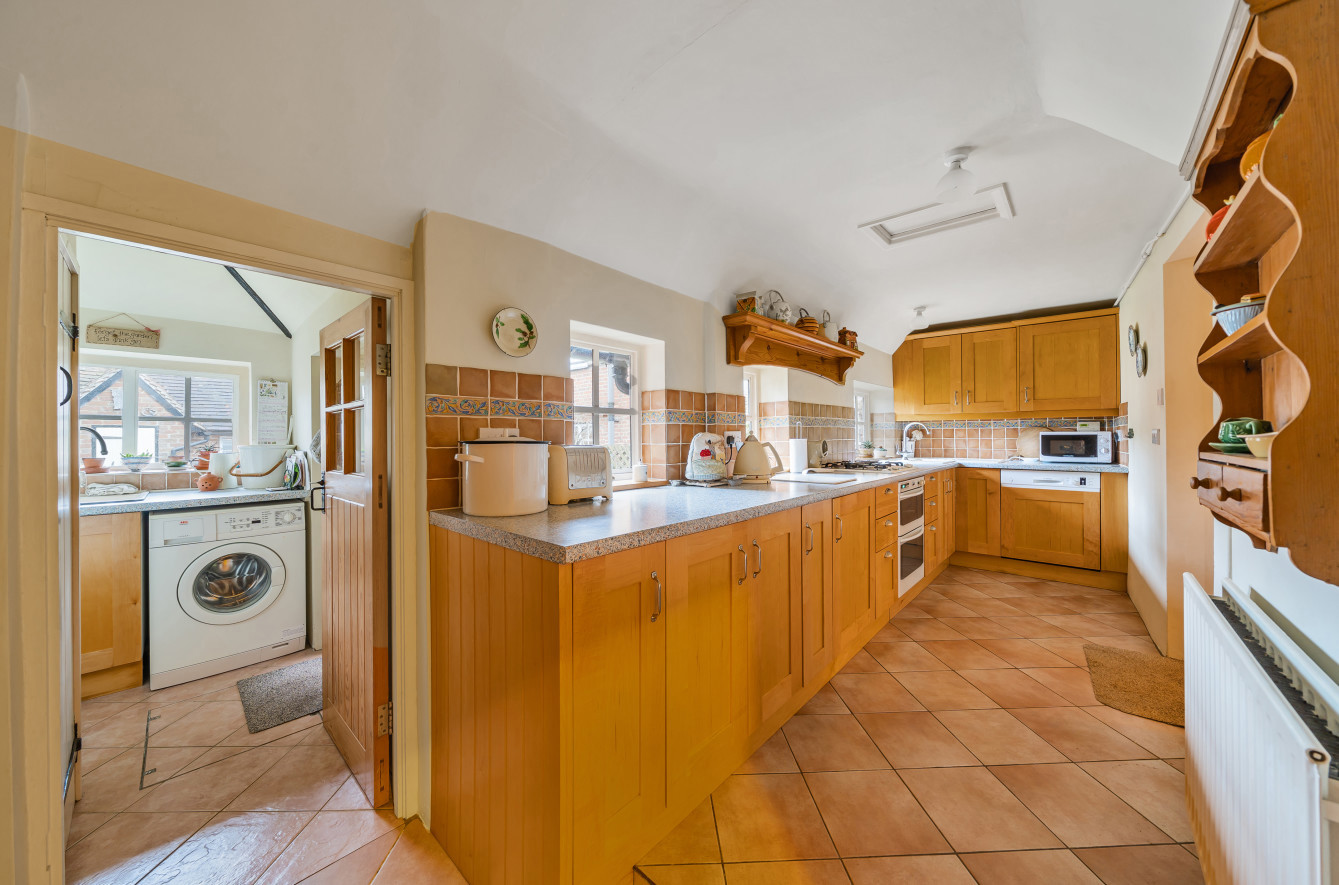 Dippenhall Street, Crondall, Farnham, Hampshire, GU10, photo 3