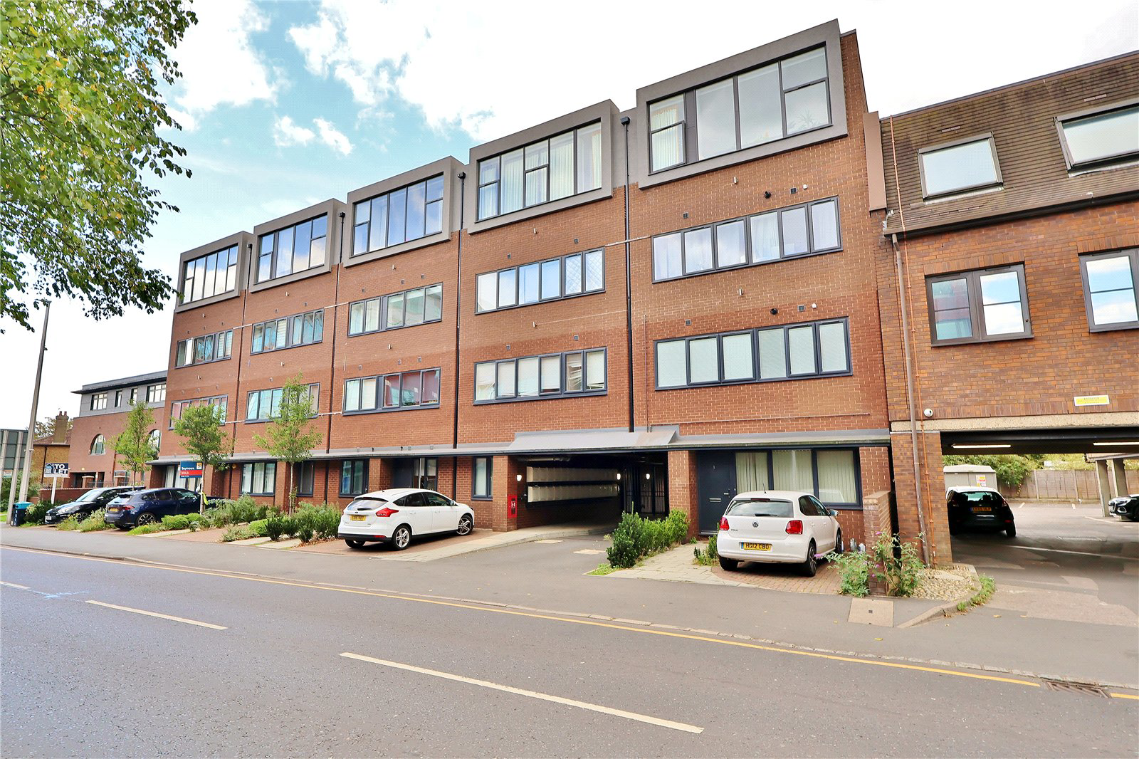Chertsey Road, Woking, Surrey, GU21