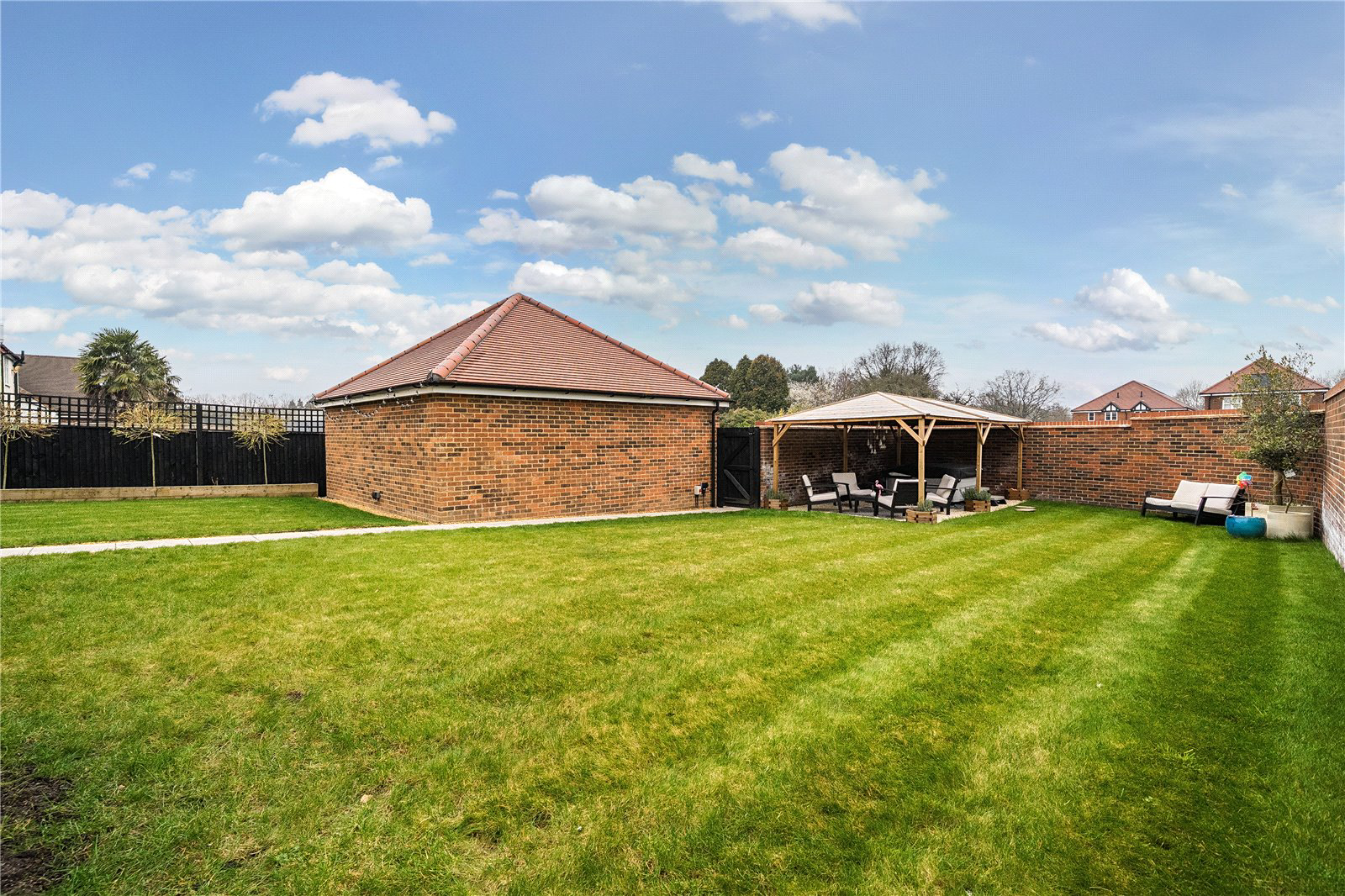 Poyle Road, Tongham, Farnham, Surrey, GU10, photo 4