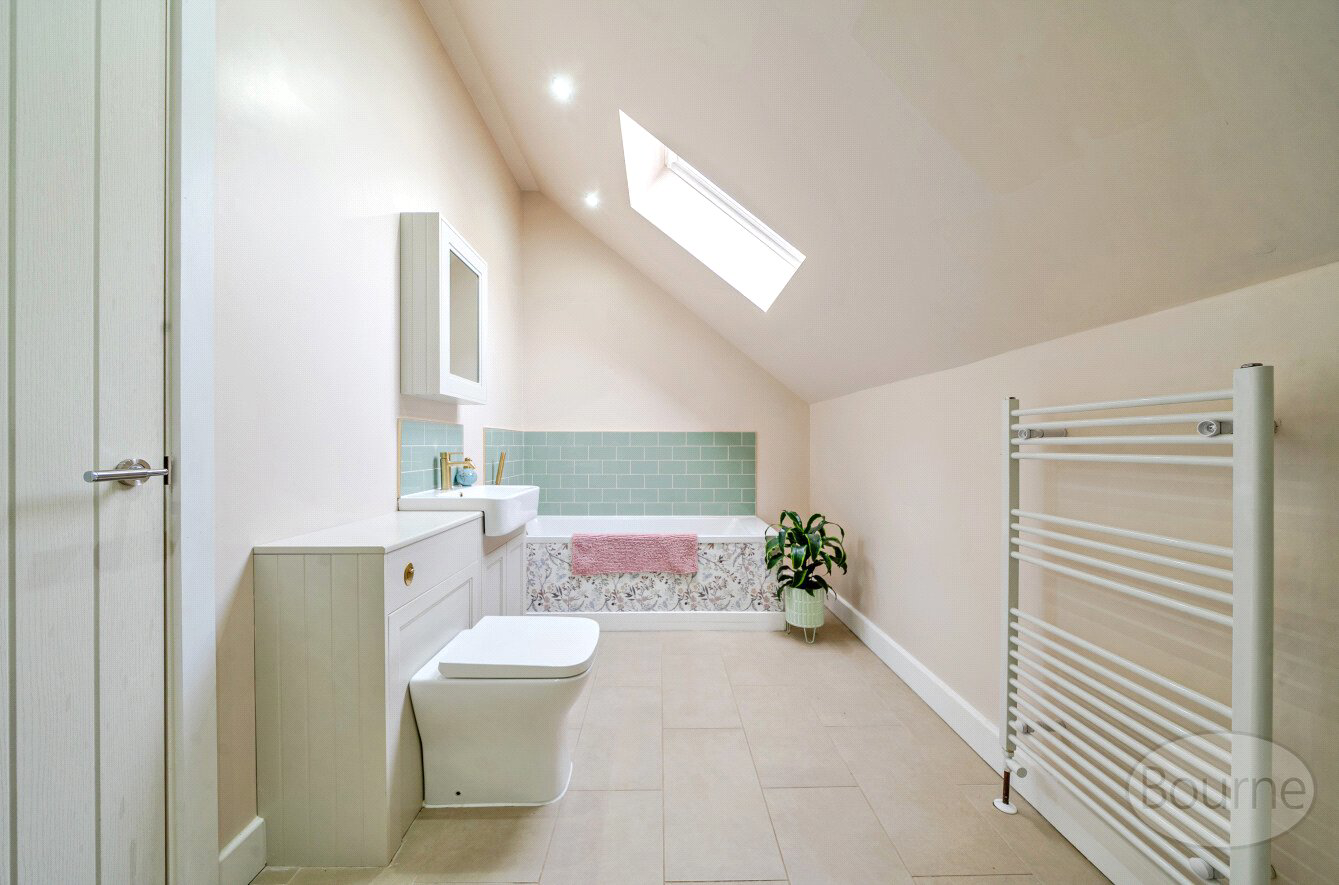 Lower Guildford Road, Knaphill, Woking, Surrey, GU21, photo 18