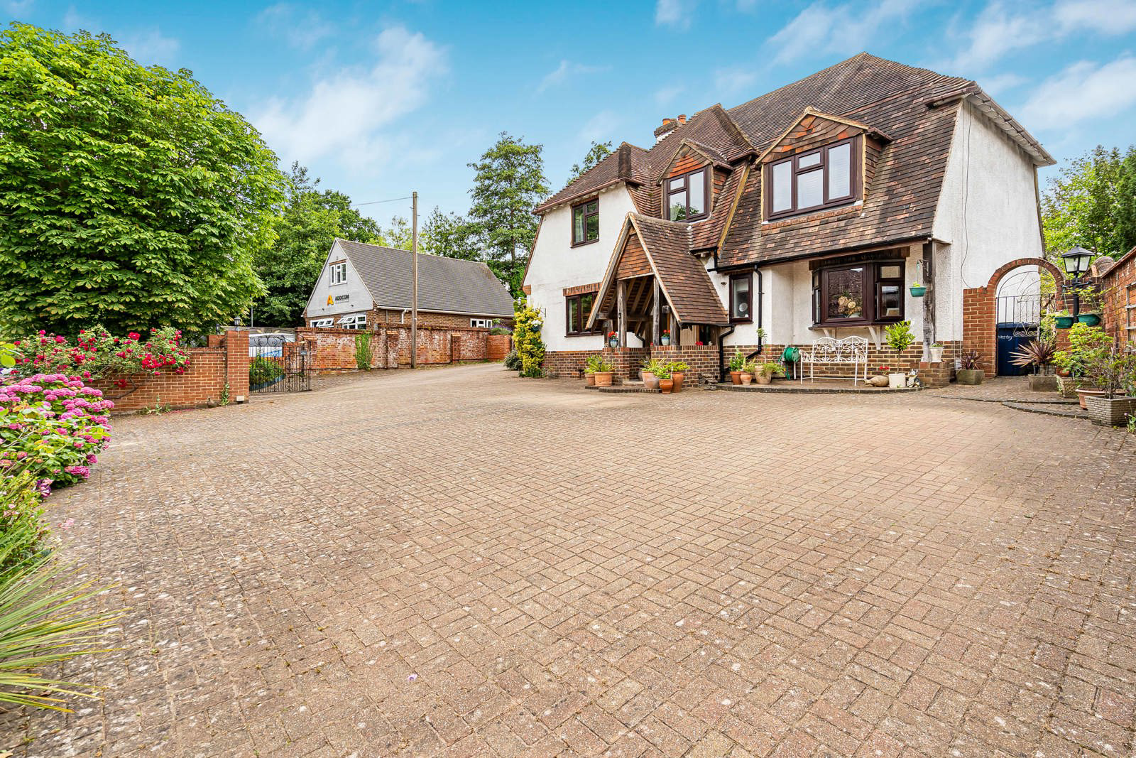 Badshot Lea Road, Badshot Lea, Farnham, Surrey, GU9