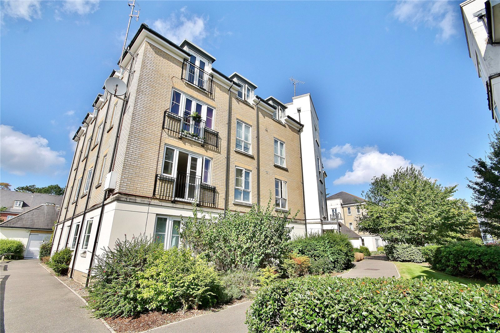 Tudor Way, Knaphill, Woking, Surrey, GU21, photo 10