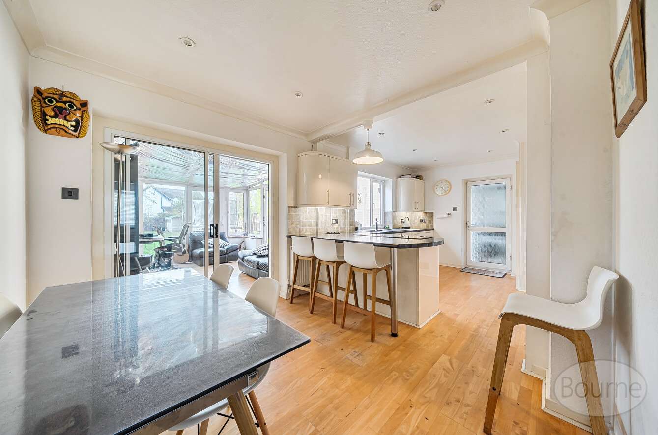 Glendale Drive, Guildford, Surrey, GU4, photo 3