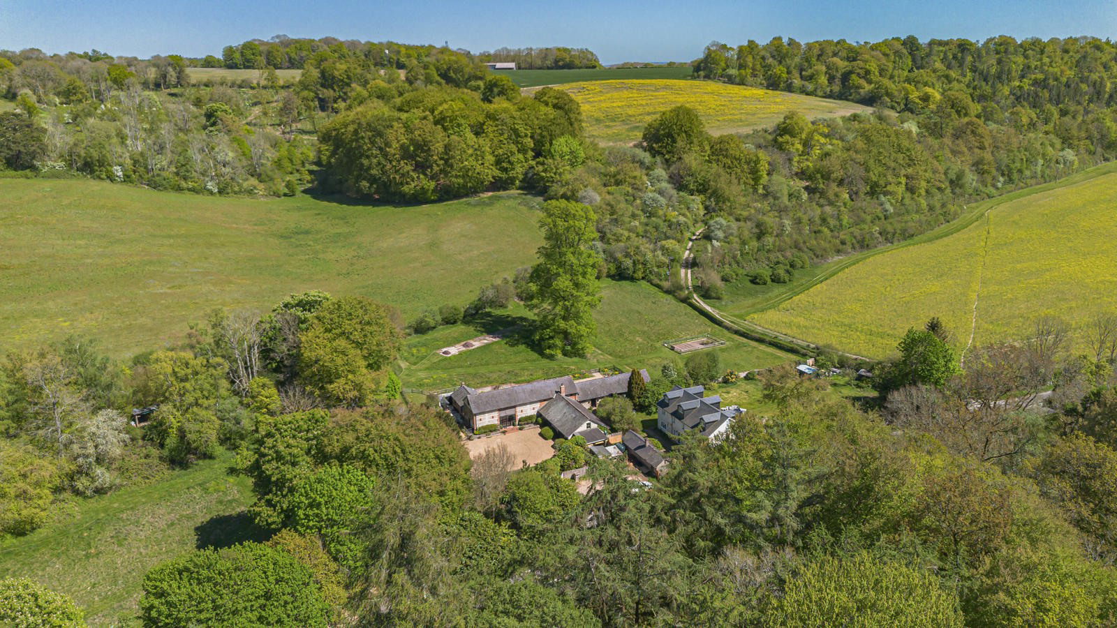 Basingstoke Road, Shalden, Alton, Hampshire, GU34, photo 2