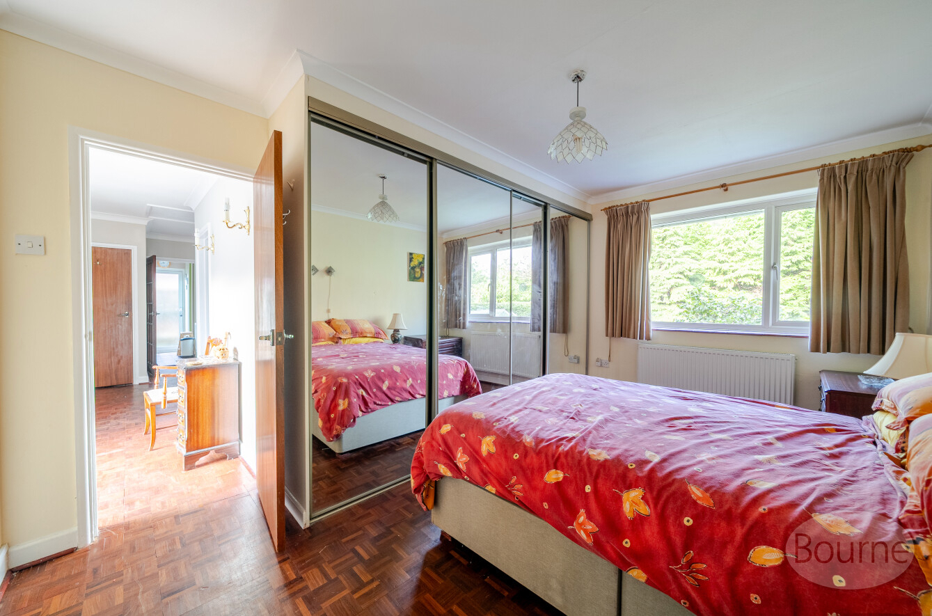 Vale Close, Lower Bourne, Farnham, Surrey, GU10, photo 8