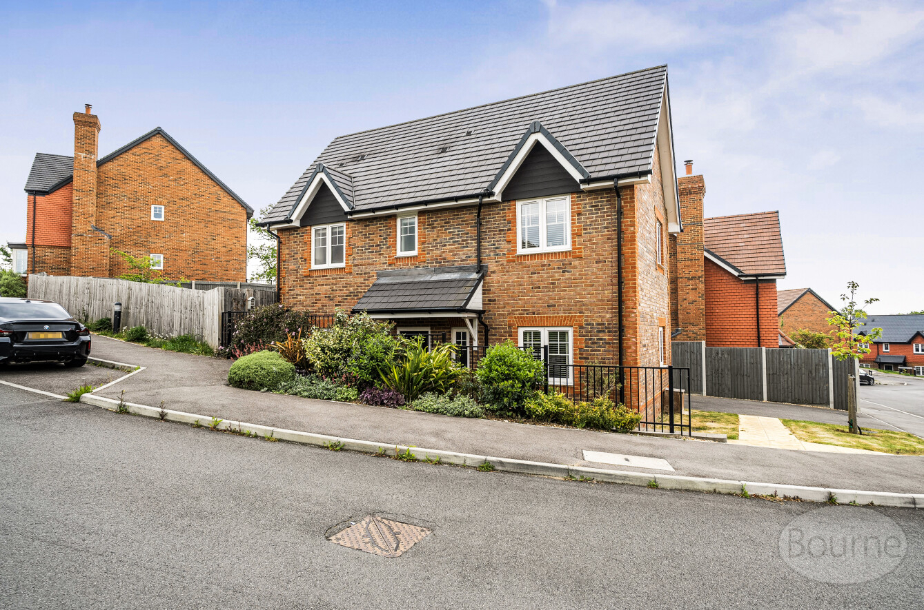Armsworth Way, Farnham, Surrey, GU9