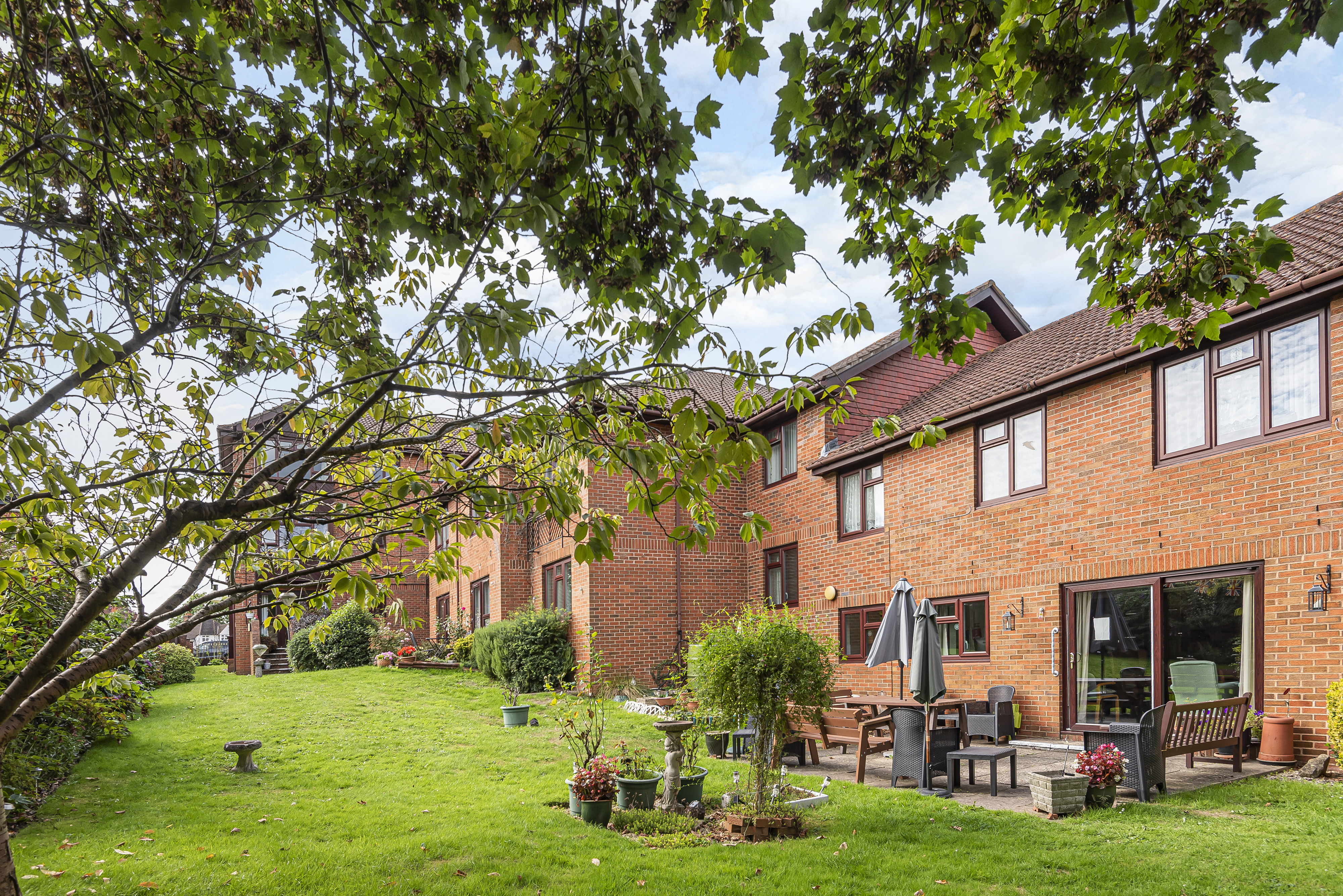 Worplesdon Road, Guildford, Surrey, GU2