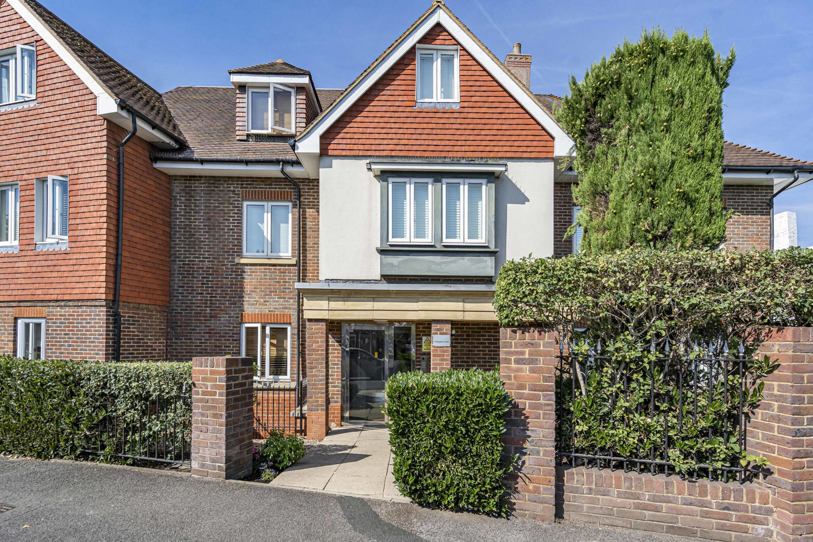 Portsmouth Road, Cobham, Surrey, KT11