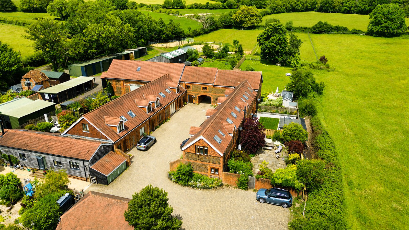 Manor Farm Mews, Dockenfield, Farnham, Surrey, GU10