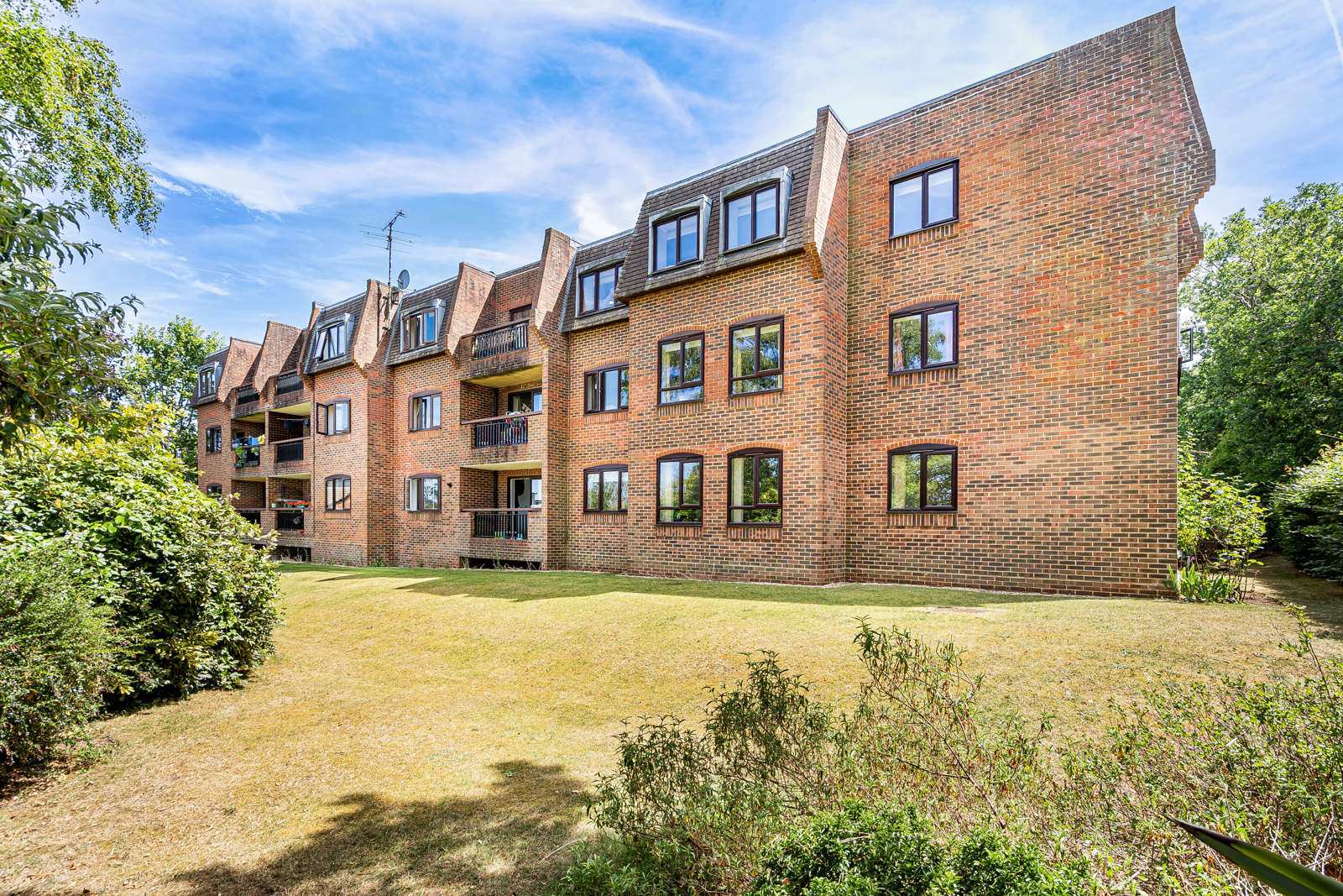 Morley Road, Farnham, Surrey, GU9