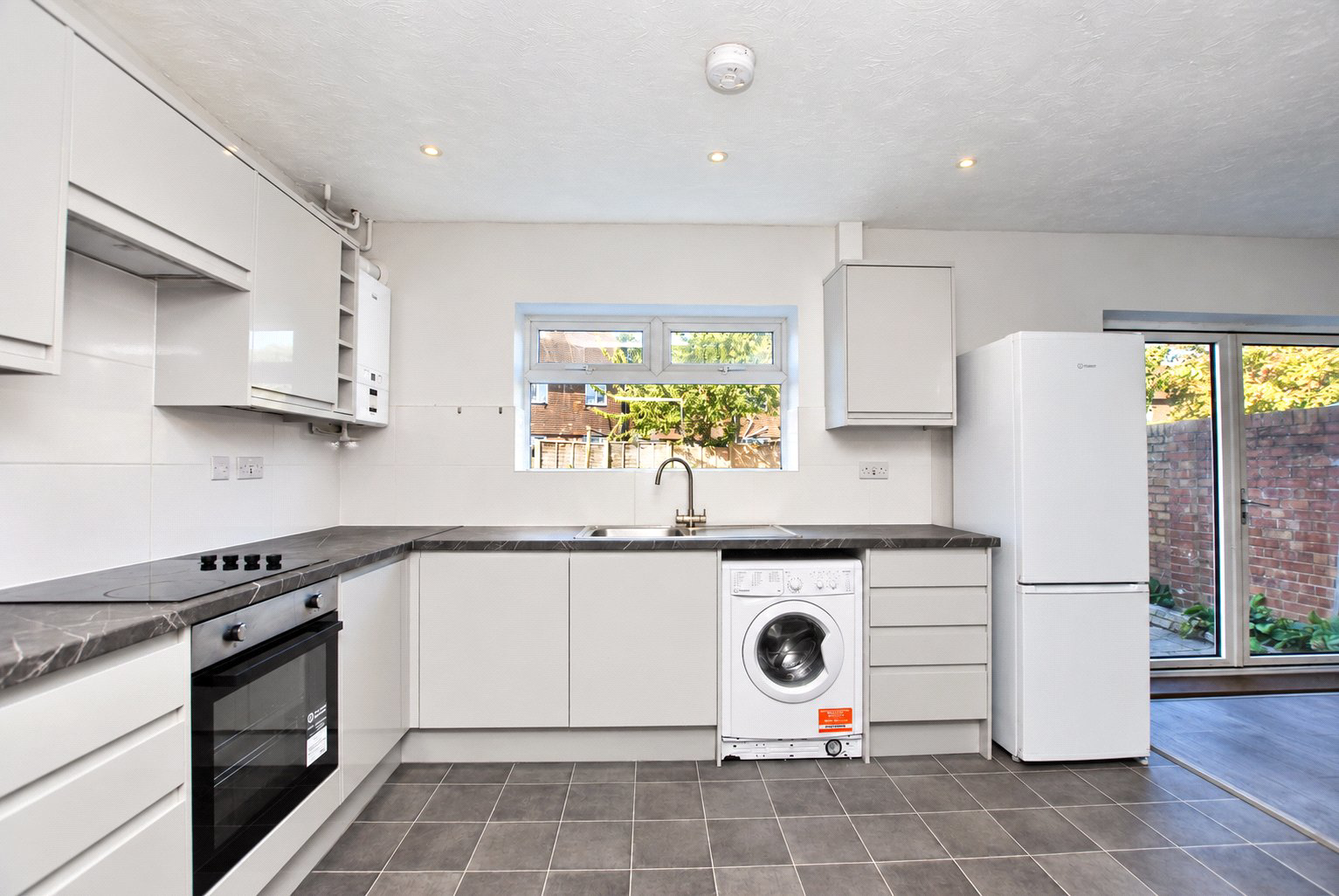 Almond Close, Guildford, Surrey, GU1, photo 2