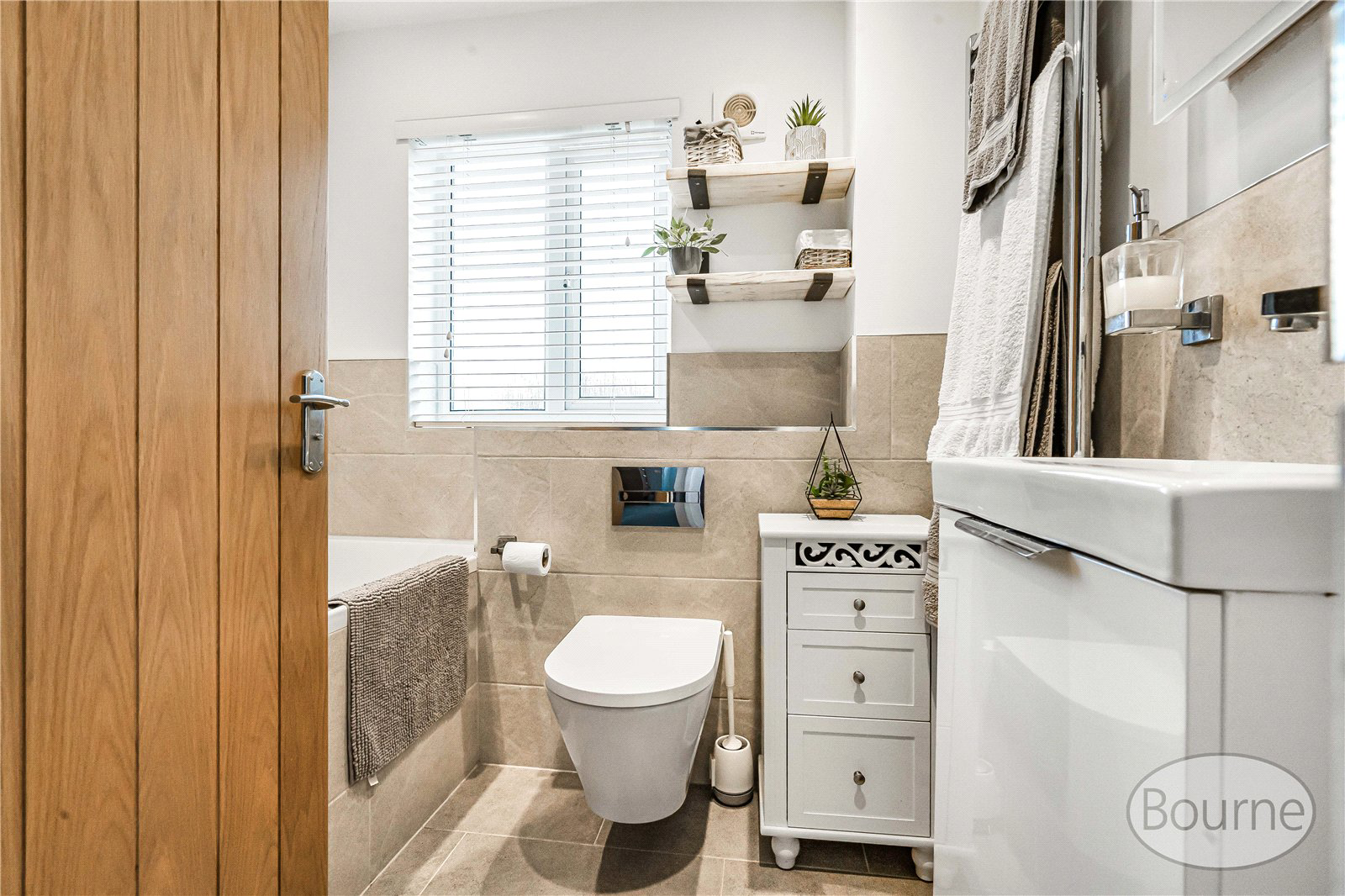 Almsgate, Compton, Guildford, Surrey, GU3, photo 9