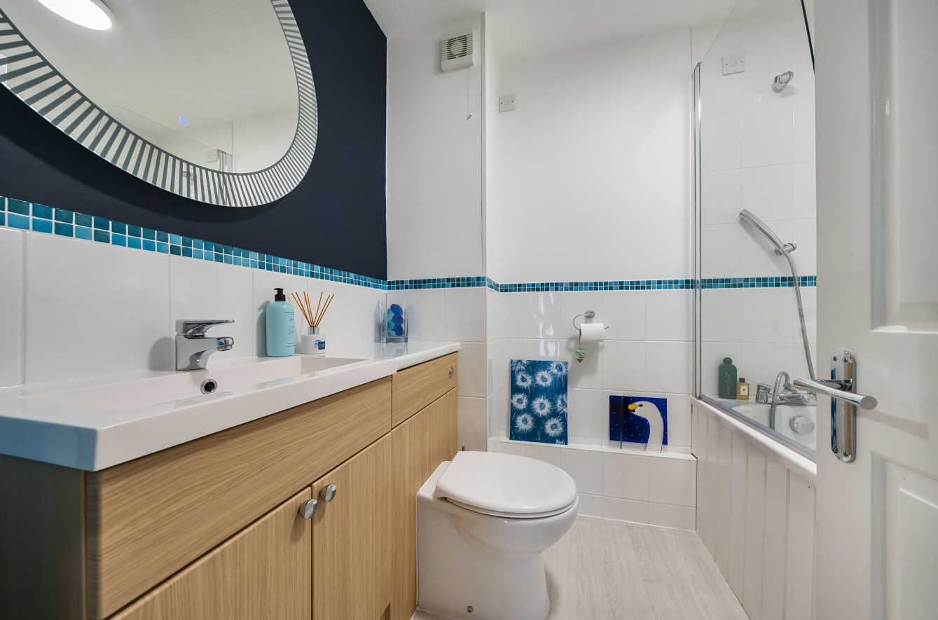 The Piccards, Chestnut Avenue, Guildford, Surrey, GU2, photo 8