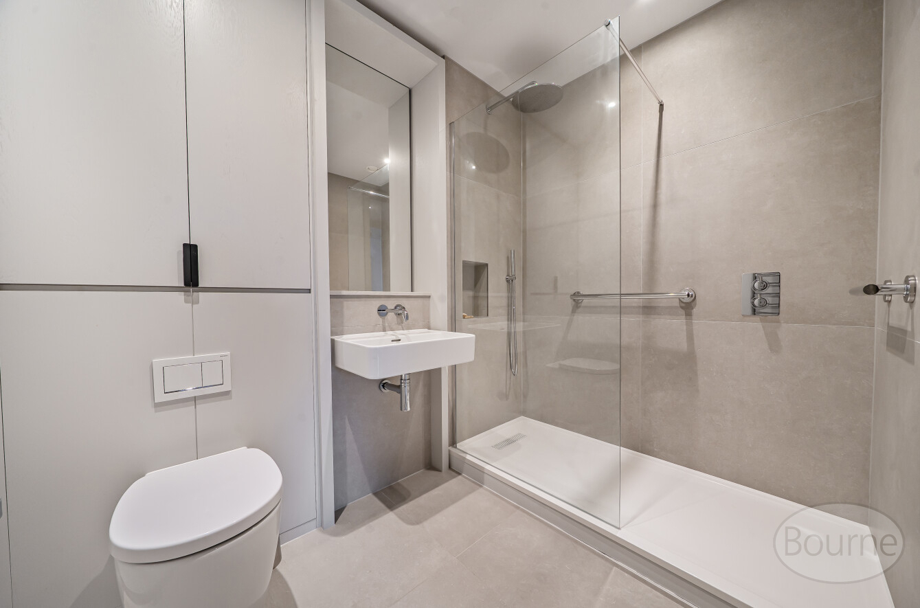 Portsmouth Road, Cobham, Surrey, KT11, photo 7