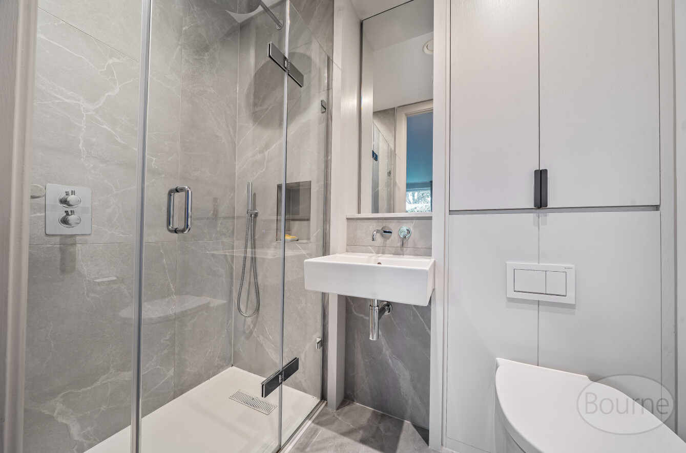 Portsmouth Road, Cobham, Surrey, KT11, photo 9