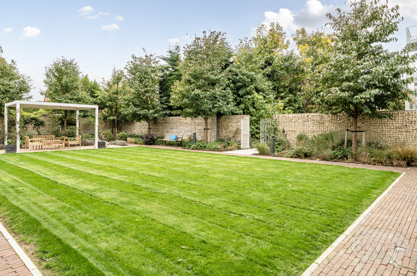 Portsmouth Road, Cobham, Surrey, KT11, photo 10