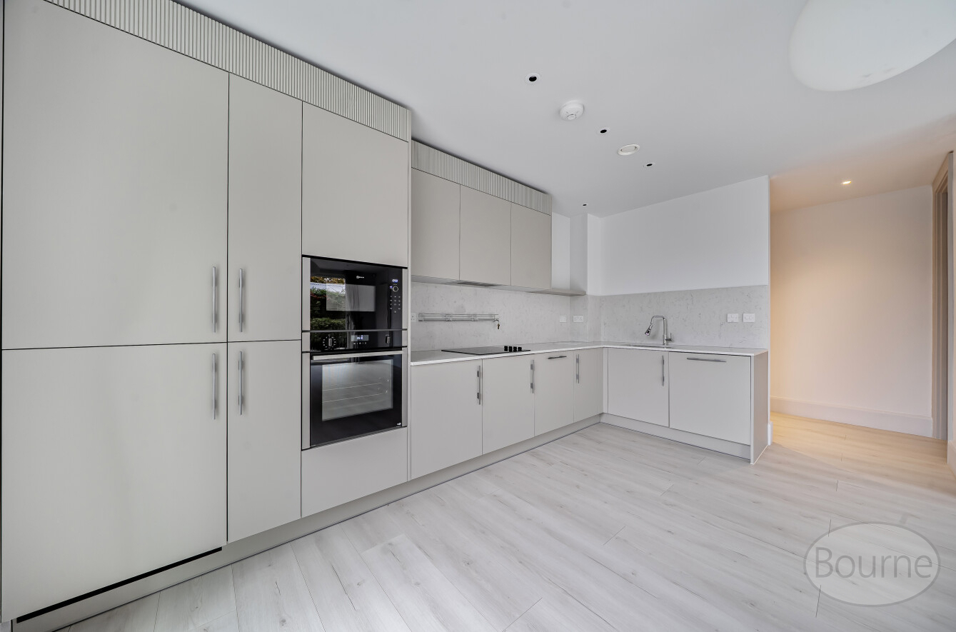 Portsmouth Road, Cobham, Surrey, KT11, photo 5