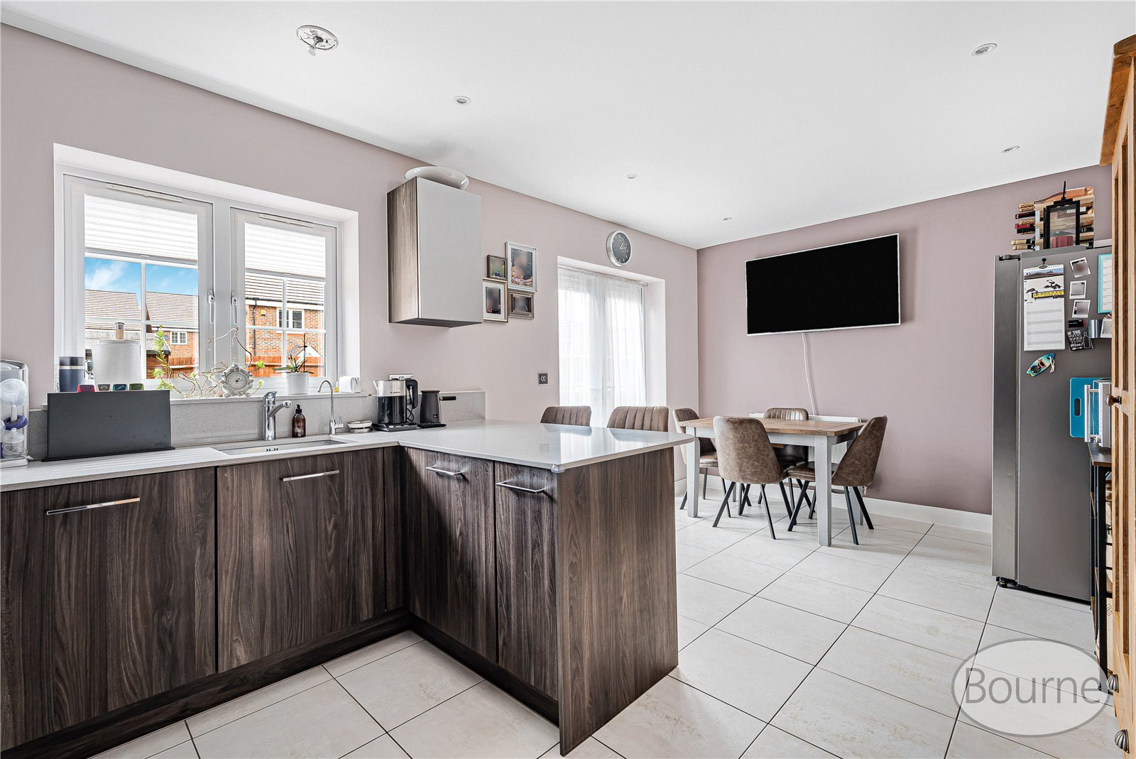 Ayrshire Crescent, Knaphill, Woking, Surrey, GU21, photo 4