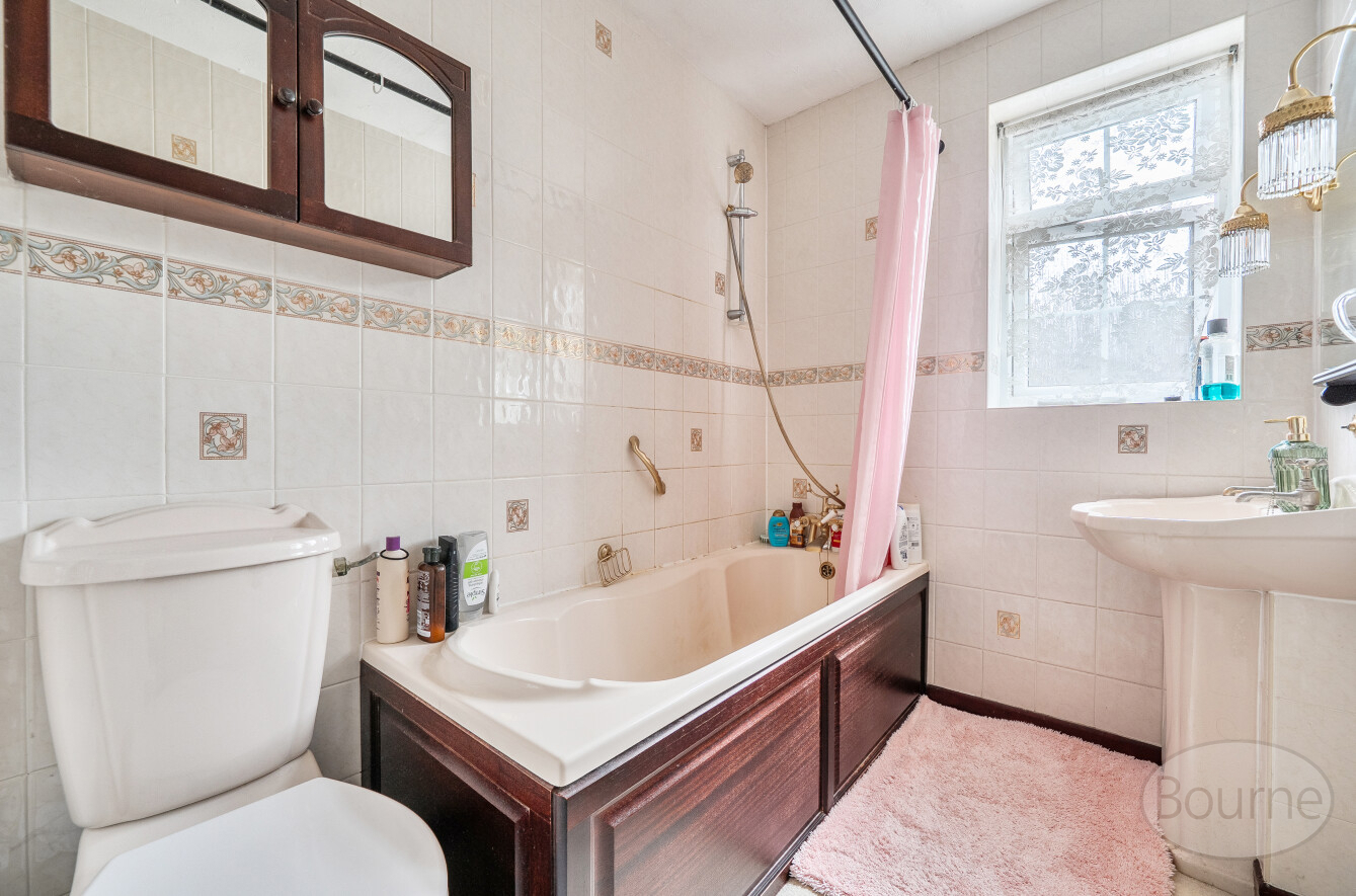 Robin Way, Wormley, Surrey, GU8, photo 9