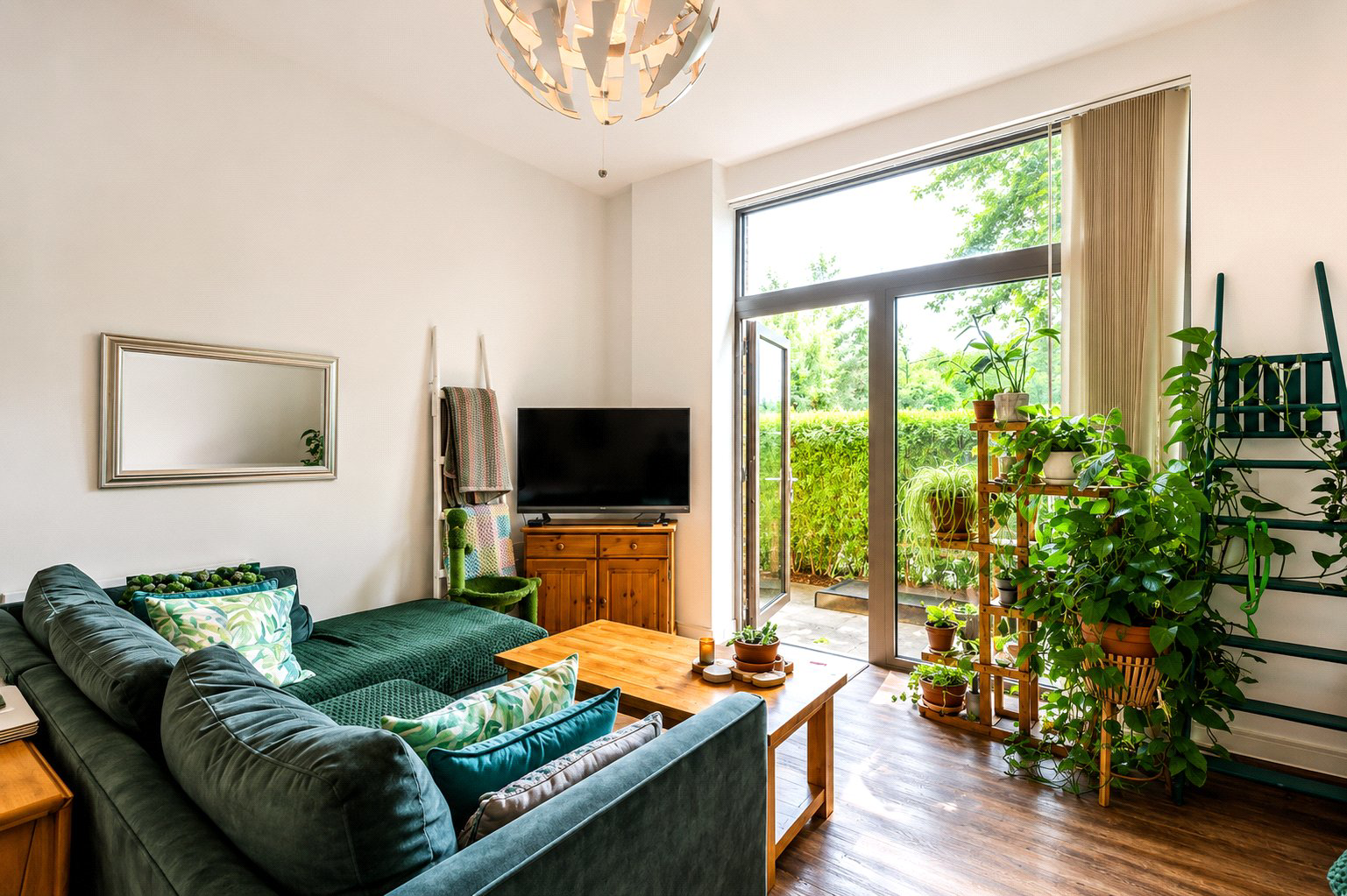 Walnut Tree Close, Guildford, Surrey, GU1, photo 3