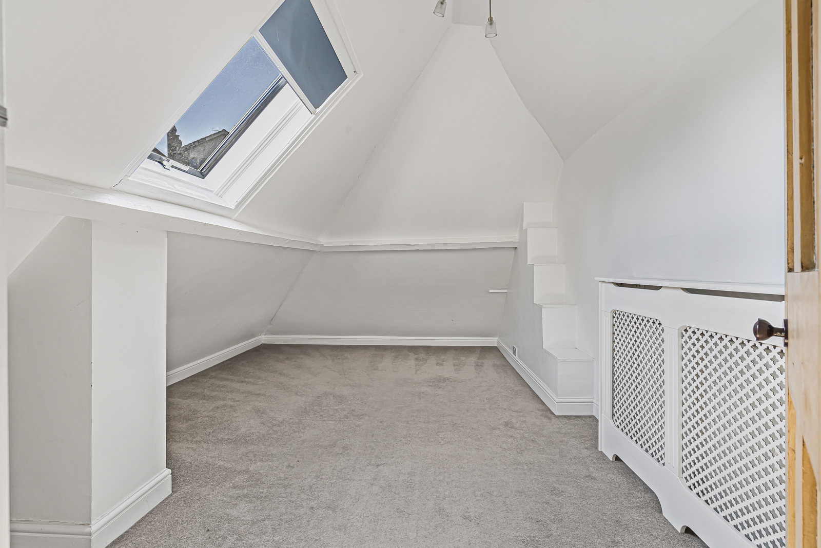 Wodeland Avenue, Guildford, Surrey, GU2, photo 11