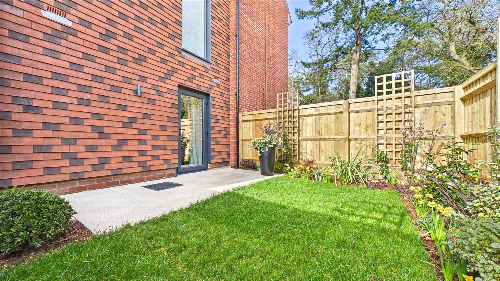 Shores Road, Horsell, Woking, Surrey, GU21, photo 15