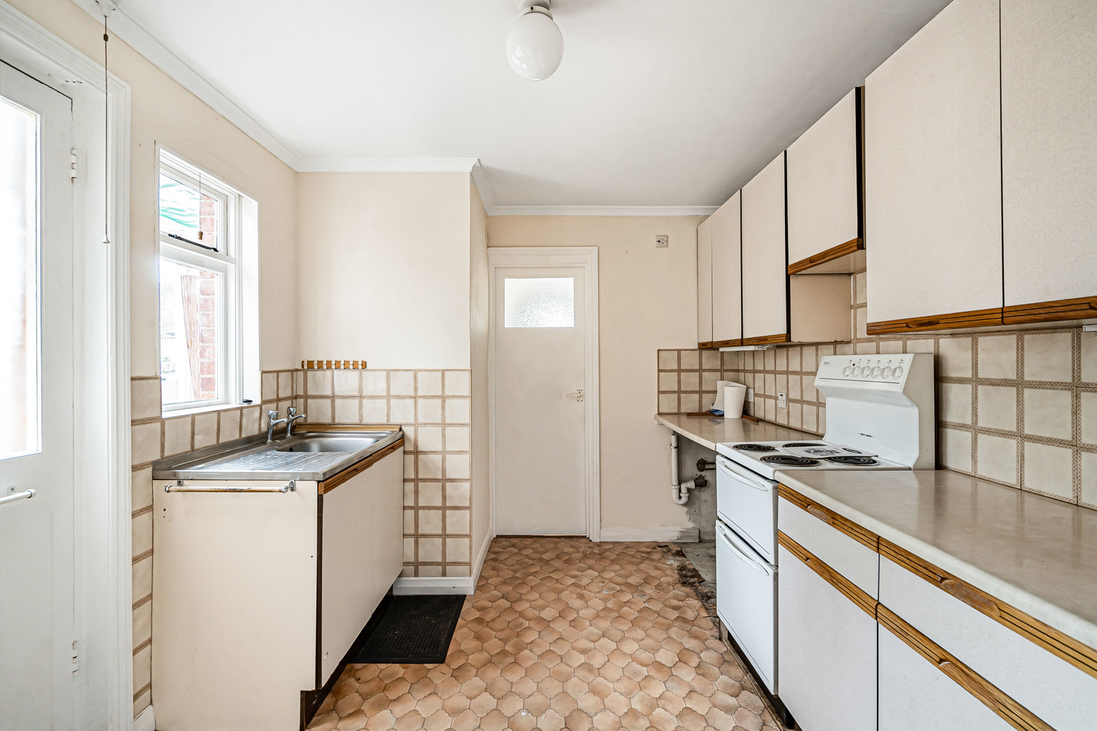 Sumner Road, Farnham, Surrey, GU9, photo 3