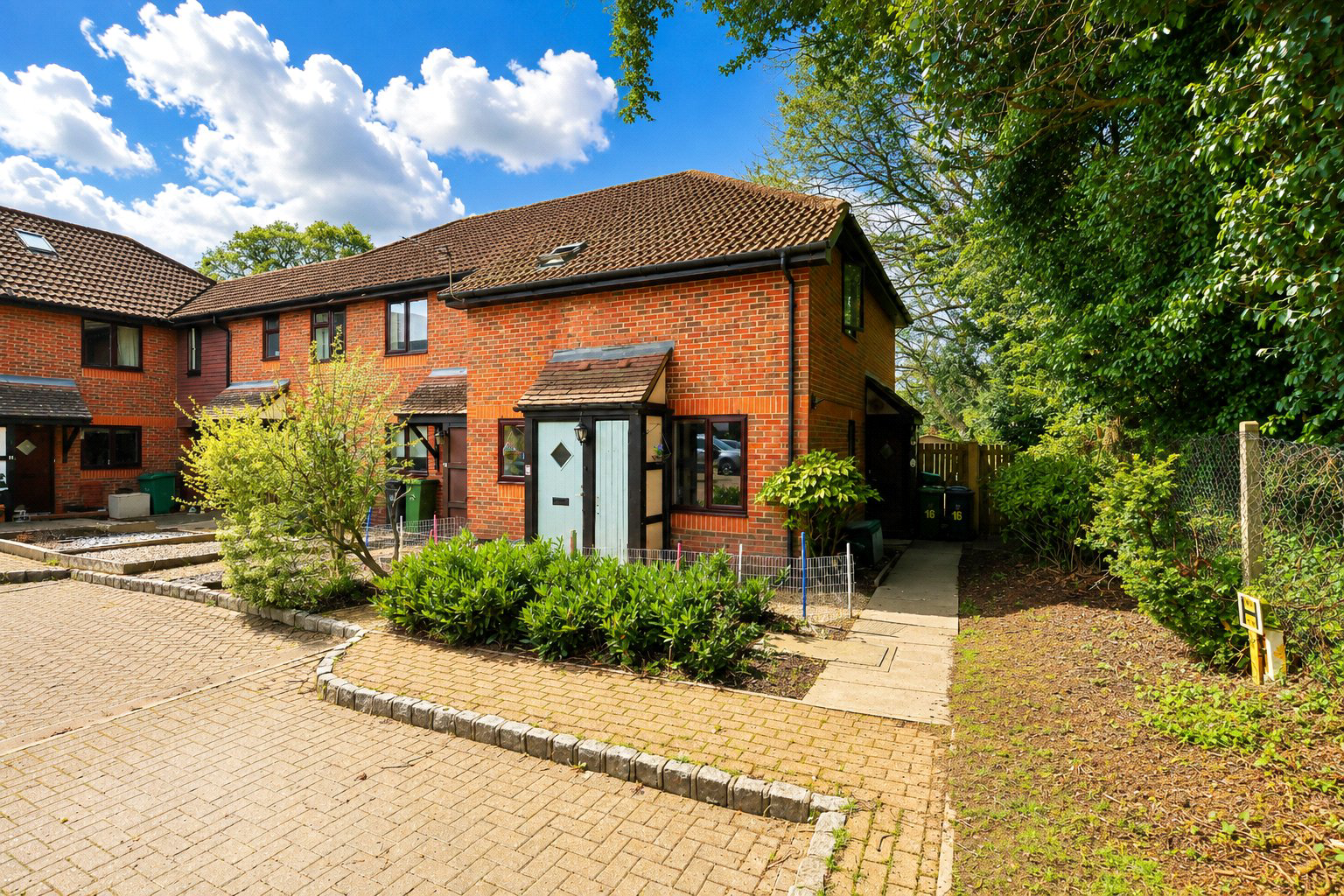 Medhurst Close, Chobham, Woking, Surrey, GU24