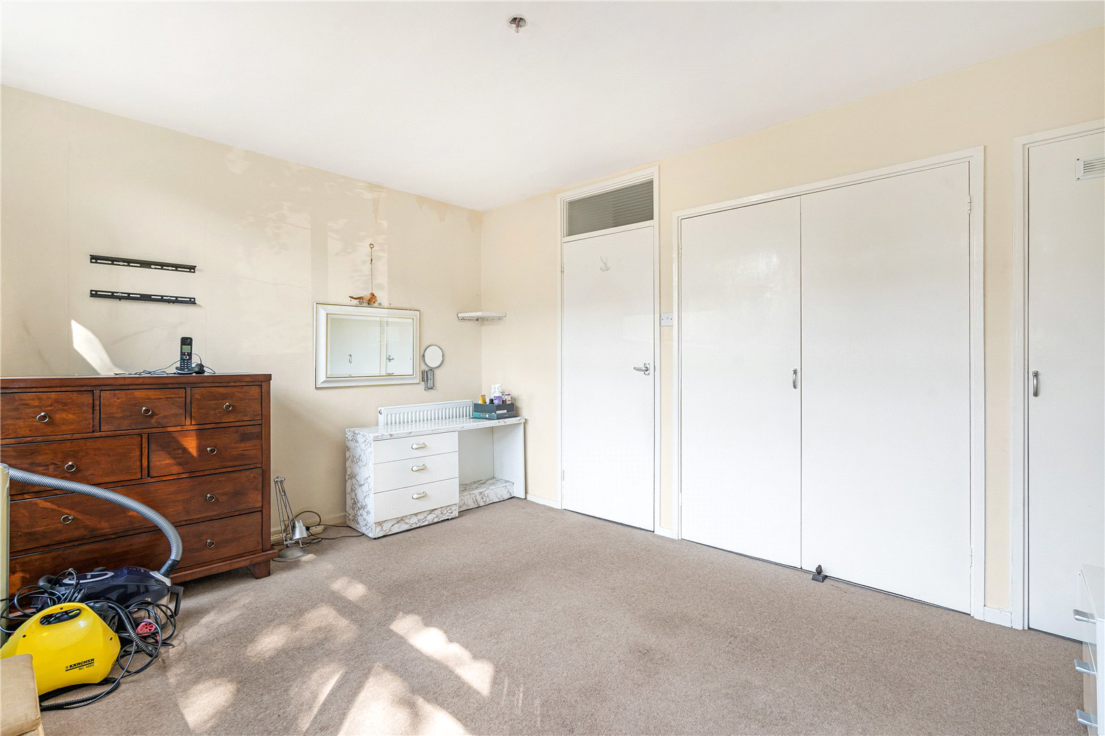 Hill View Court, Woking, Surrey, GU22, photo 9