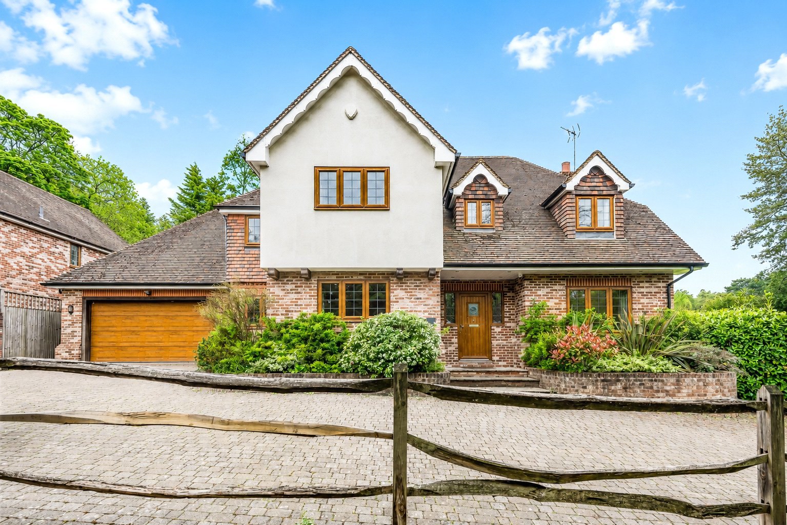 Vale Wood Drive, Lower Bourne, Farnham, Surrey, GU10