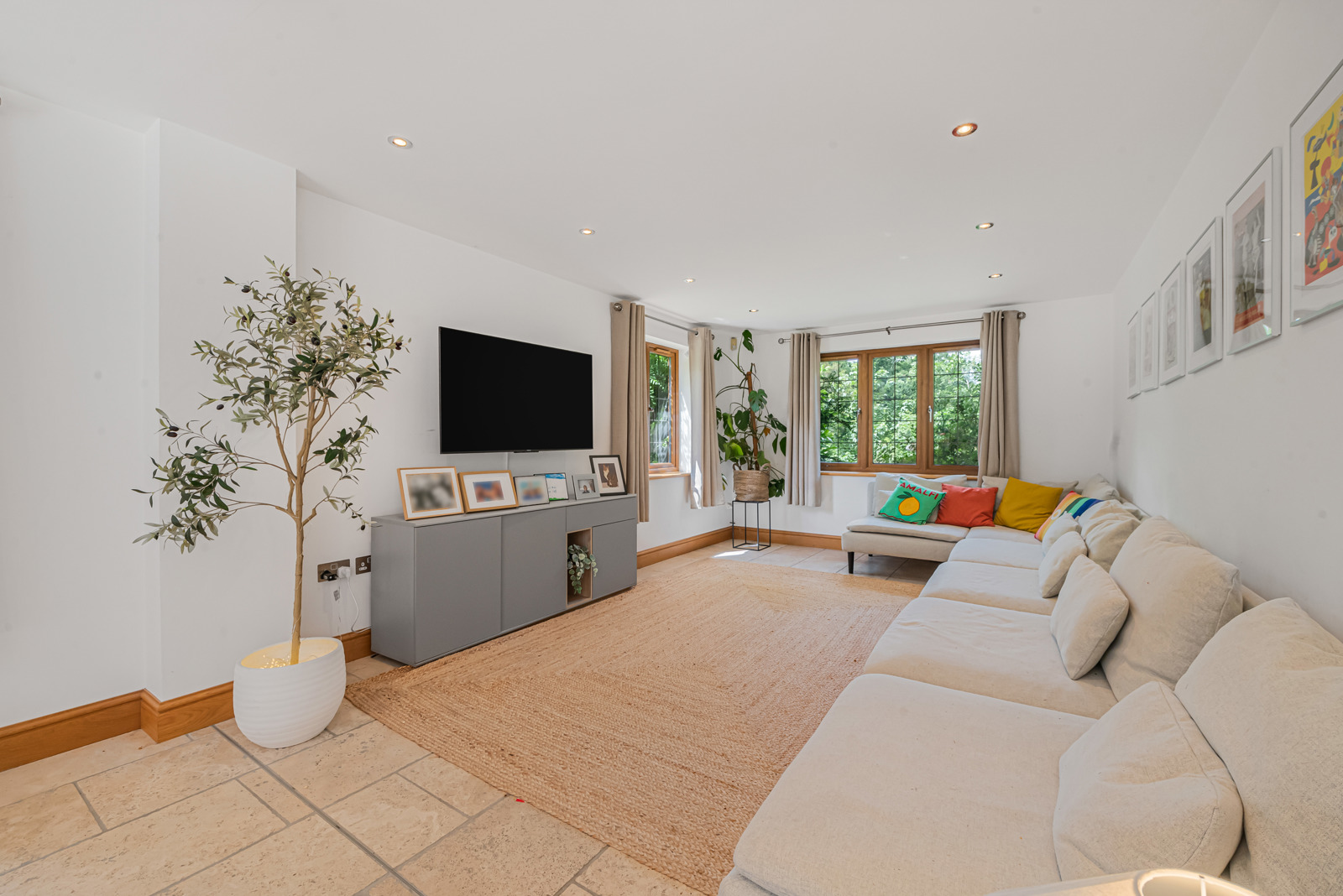 Vale Wood Drive, Lower Bourne, Farnham, Surrey, GU10, photo 2