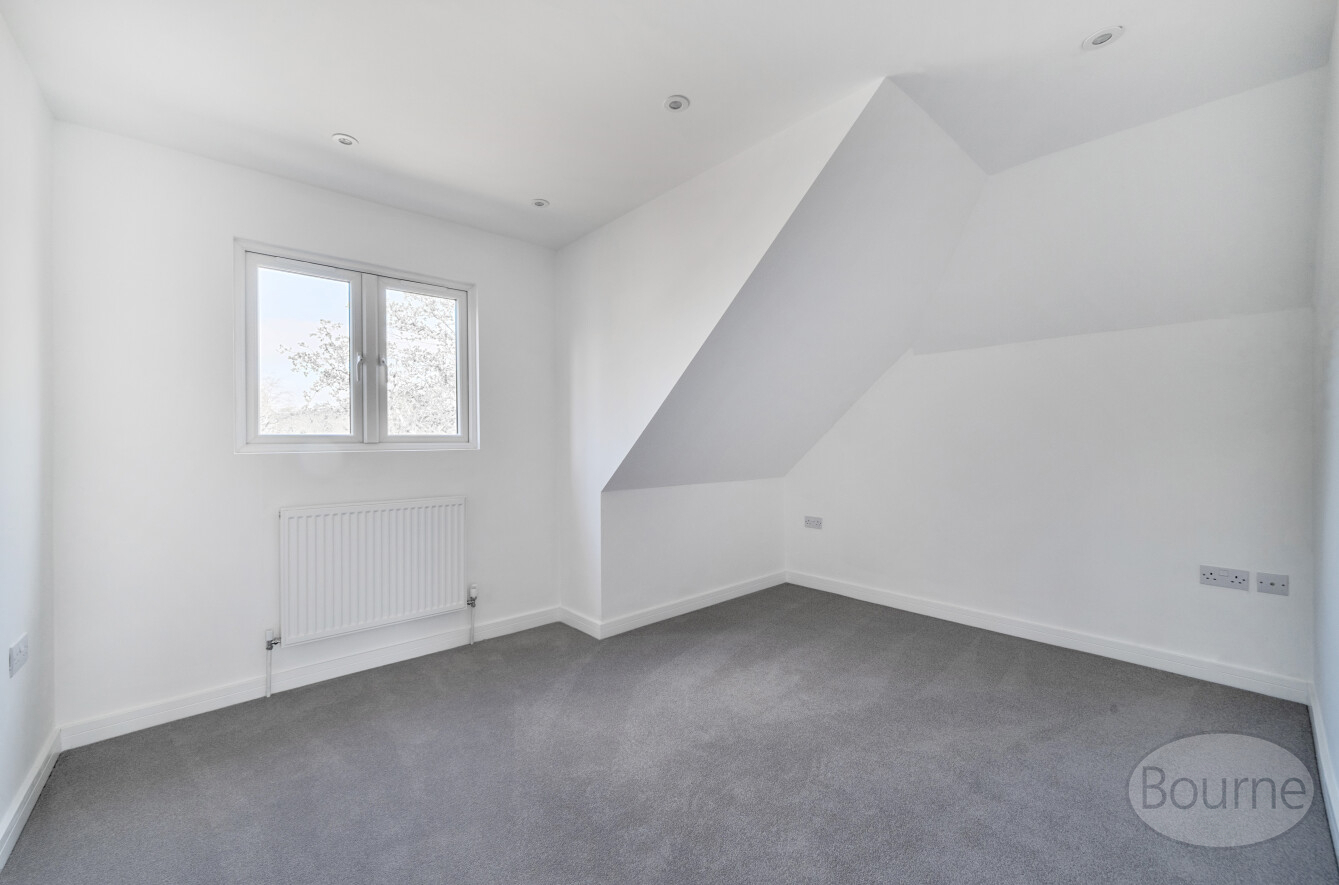 Broomwood Way, Lower Bourne, Farnham, Surrey, GU10, photo 8